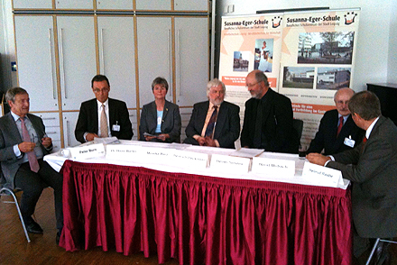 Von rechts: Helmut Raabe, Horst Mirbach, Heiner Simons, Heinrich Dieckmann, Monika Barz, Dr. Hans Weller, Peter Born